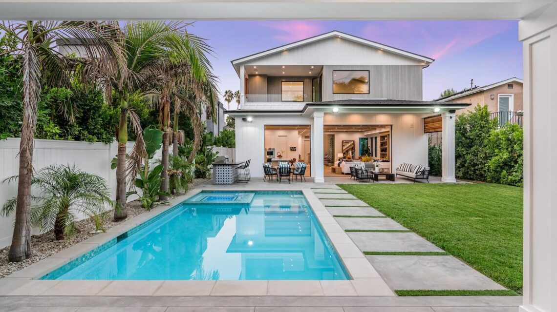Why DIY Pool Care Isn't Ideal For Most Pool Owners in Central Florida cleaning algae filter levels