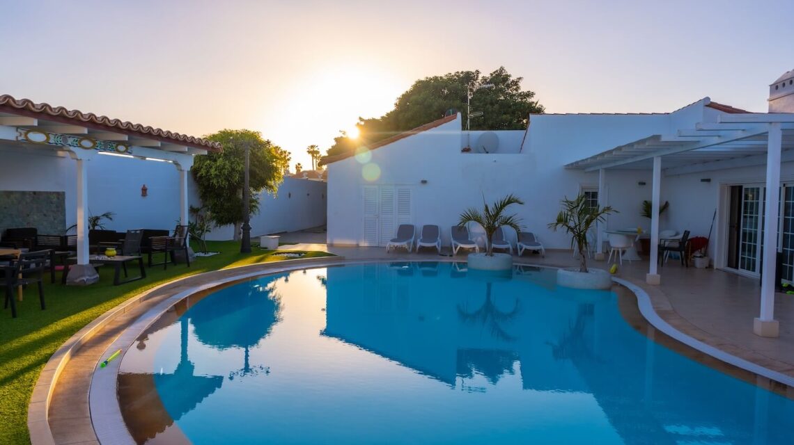 How Professional Pool Maintenance Keeps Your Pool Looking Beautiful All Year